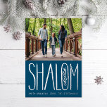 Shalom Hanukkah Holiday Foto Silver Foil Kaart<br><div class="desc">Echte folie met de hand "Shalom" met een landschapsfoto bovenaan. De witte gebiedkleur is klantgericht evenals de achterkant. Kies de kleur van uw folie: goud,  zilver of roos goud en achtergrondkleur. Voeg meer foto's aan de rug toe of schrijf een bericht.</div>