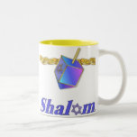 Shalom-Mok Tweekleurige Koffiemok<br><div class="desc">Festive Shalom mok met munten,  dreidel en Star van David voor Hanukkah</div>