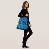 Shalom op Blue Fractal Crossbody Tas (Op model)
