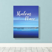 SHALOM PEACE IS NOG STEEDS Christelijke Bijbelvers Canvas Afdruk (Insitu (Houten vloer))