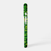 Shamrock Border Bliss iPhone 16 Hoesje (Linkerkant)