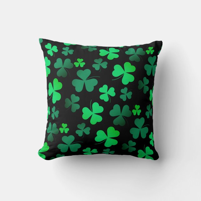 Shamrock Clover Ireland Modern Green & Black Kussen (Voorkant)