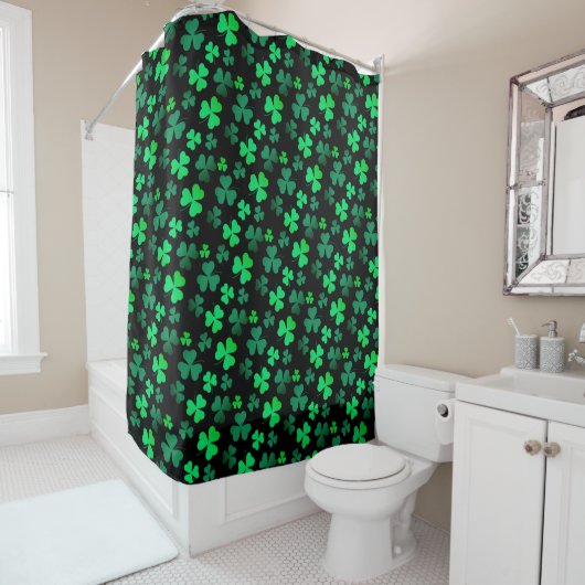 Shamrock Clover Leaf Floral Modern Green and Black Douchegordijn (In situ)