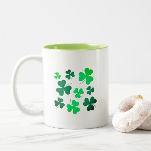 Shamrock Clover Leaf Ireland Modern Elegant Tweekleurige Koffiemok (Met donut)