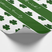 Shamrock Clover Pattern Custom Text St. Patrick Cadeaupapier (Hoek)