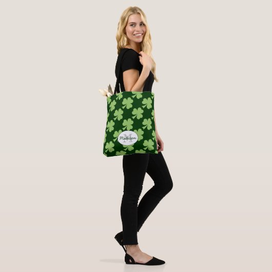 Shamrock Clover Polka stipt Patrick's Day Monogram Tote Bag (Op model)