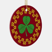 Shamrock en Knotwork op Red Keramisch Ornament (Rechts)