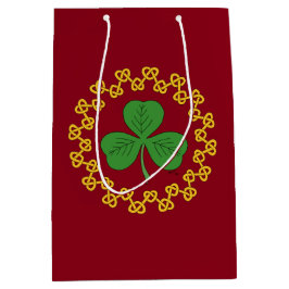 Shamrock en Knotwork op Red Medium Cadeauzakje