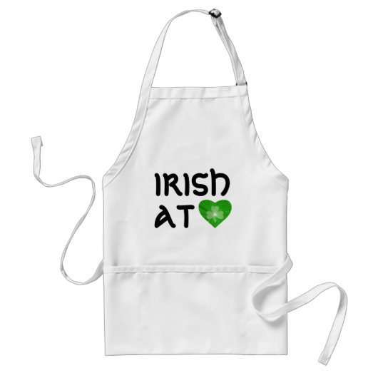 Shamrock Heart 'Irish at Heart' apron zwarte tekst Standaard Schort (Voorkant)