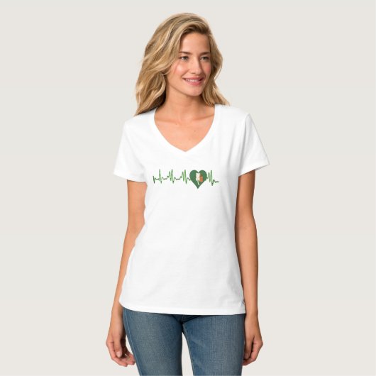 Shamrock Heartbeat Graphic Shirt, St Patrick's Day T-shirt (Voorkant volledig)