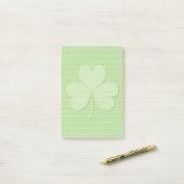 Shamrock met gerolde lijnen post-it® notes (Op bureau)