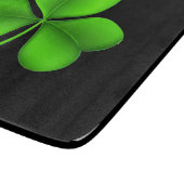 Shamrock on black cbcn snijplank (Hoek)