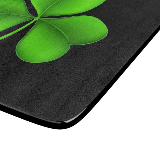 Shamrock on black cbcn snijplank (Hoek)