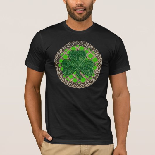Shamrock, rooster en Keltische knopen op groen Shi T-shirt (Voorkant)