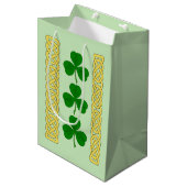 Shamrock Trio en Knotwork Bands Medium Cadeauzakje (Voorkant Gekanteld)