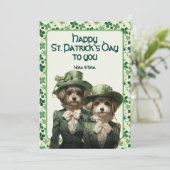 Shamrock-zusters: Maltese pups vieren St. Paddy Feestdagenkaart (Staand voorkant)