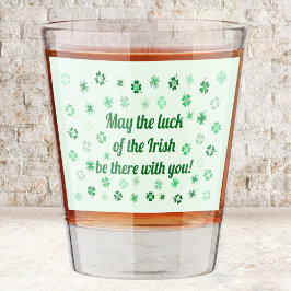 Shamrocks 4-bladige klaveren op lichtgroen shot glas