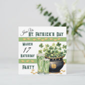 Shamrocks en Groen Bier St Patricks' Day Party Kaart (Staand voorkant)
