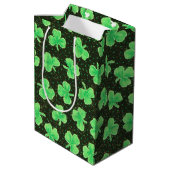 Shamrocks en Polka Dots Medium Cadeauzakje (Achterkant Gekanteld)