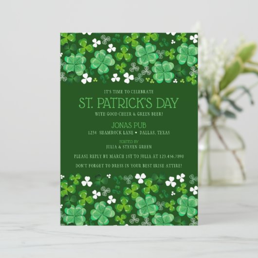 Shamrocks Galore St. Patrick's Day Party Invite (Staand voorkant)