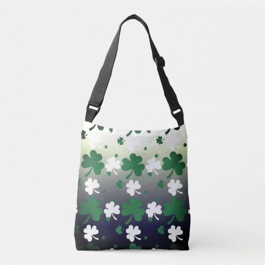 Shamrocks, groen en wit op gegraveerd veld crossbody tas (Voorkant)