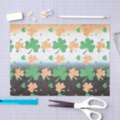 Shamrocks in de Ierse vlag met drukke kleppen Tissuepapier (Craft)