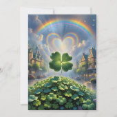 Shamrocks in een dorp met een regenboog in de luch feestdagenkaart (Voorkant)