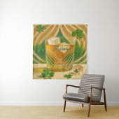 Shamrocks Irish Whiskey Tumbler "Sláinte!" Wandkleed (In situ)