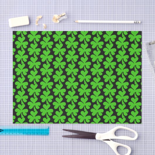 Shamrocks op zwart tissuepapier (Craft)