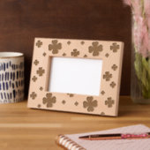 Shamrocks, vier bladklavers gegraveerde lijstjes (Links)