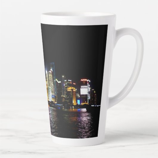Shanghai bij nacht latte mok (Rechts)
