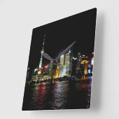 Shanghai bij nacht vierkante klok (Hoek)