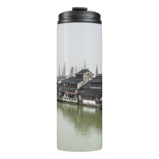 Shanghai, China, Mar 30, 2017, Wooden histc bui Thermosbeker (Voorkant)