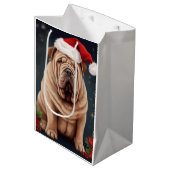 Shar Pei Hond in Sneeuw Kerstmis Medium Cadeauzakje (Voorkant Gekanteld)