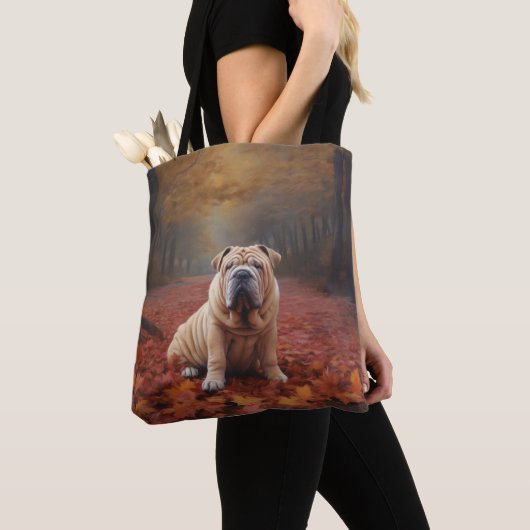 Shar Pei in herfstbladeren Herfst Inspire Tote Bag (Dichtbij)