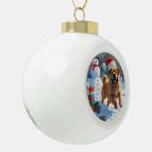 Shar Pei loopt in de sneeuw met kerst Pet Keramische Bal Ornament (Links)
