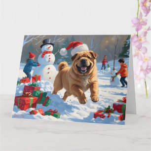 Shar Pei loopt in de sneeuw met kerstmuts Kaart