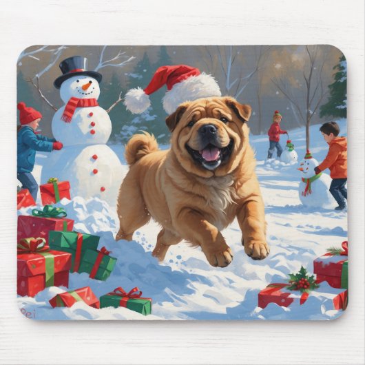 Shar Pei loopt in de sneeuw met kerstmuts Muismat (Voorkant)