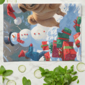 Shar Pei loopt in de sneeuw met kerstmuts Theedoek (Gevouwen)