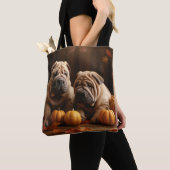 Shar Pei Puppy Herfst Delight Pompoen Tote Bag (Dichtbij)