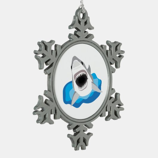 Shark Attack - Grote witte haaiensprongen van golv Tin Sneeuwvlok Ornament (Links)