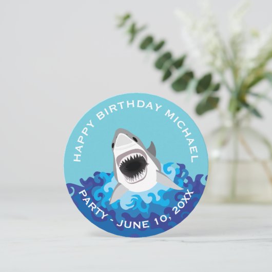 Shark Attack: Verjaardagsfeest op het strand of bo Kaart (Staand voorkant)