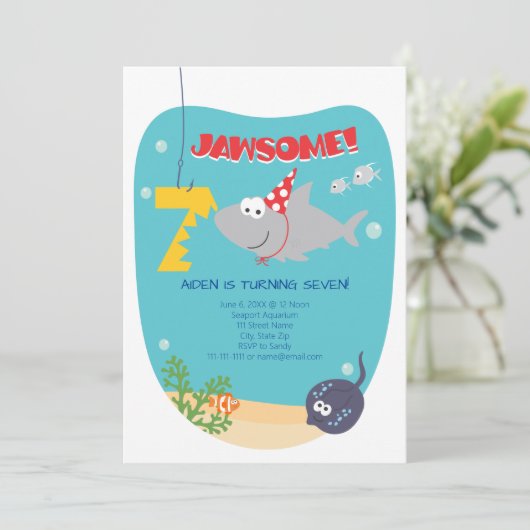 Shark Bite 7e verjaardag Uitnodiging (Staand voorkant)
