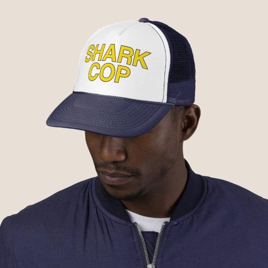 SHARK COP slogan pet (In situ)