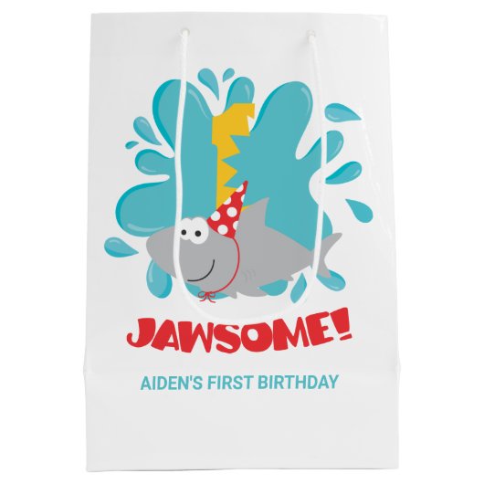 Shark First Birthday Gift Bag Medium Cadeauzakje (Achterkant)