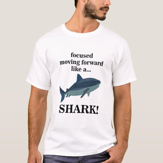 Shark focuste zich vooruit als een haai t-shirt (Voorkant)