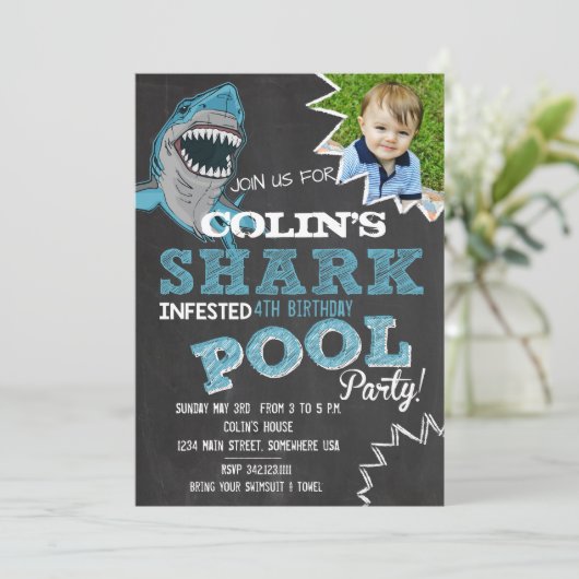 SHARK INFESTED Birthday Party Invitation Kaart (Staand voorkant)