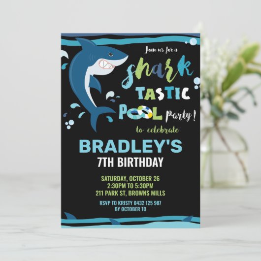 Shark-Tastic Pool Verjaardagsfeestje Shark Boy Kaart (Staand voorkant)