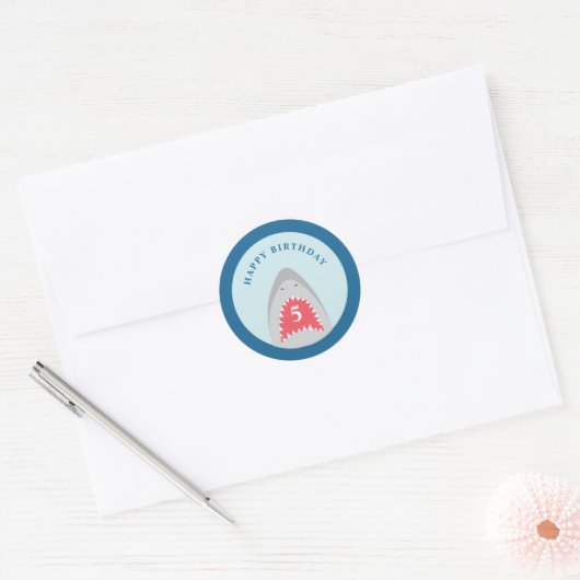 Shark verjaardagsfeest ronde sticker (Envelop)