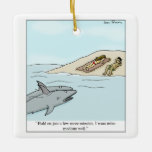 Sharks Beach Tanning Sunbathing Cartoon Keramisch Ornament<br><div class="desc">Vreemde cartoon van haaien op het strand die mensen zien die zwemmen en gezegde: "Wacht maar een paar minuten. Ik wil mijn medium goed."</div>